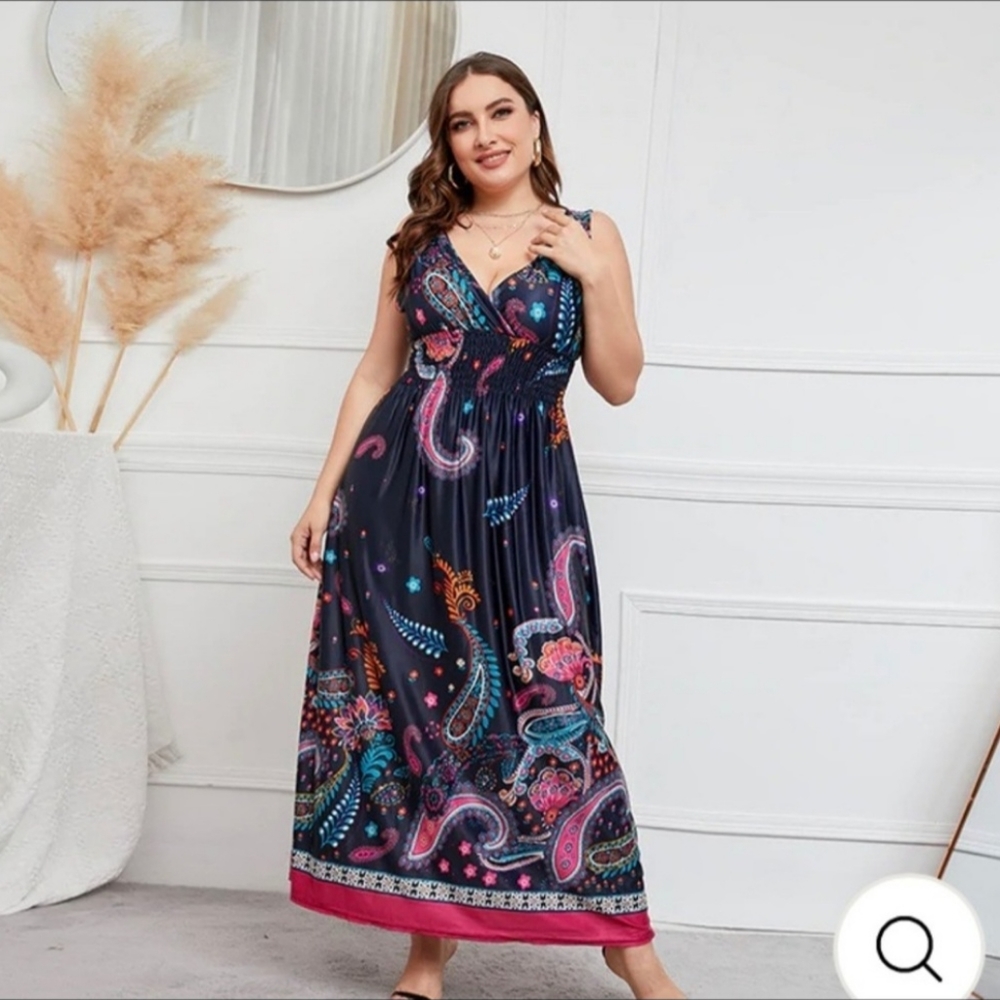 Plus size V-neck paisley maxi dress